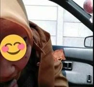 Genç Türbanlı Arabada Ağzına Alıyor