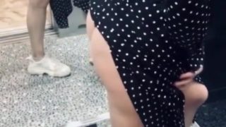 Seksi Dolgun Kalçalı Türk Sevgililer Eve Giremeden Sikişmeye Başlıyor