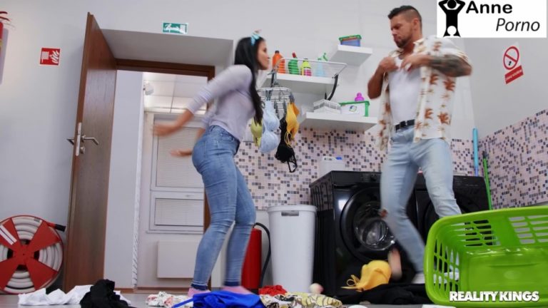 Azgın Latin Adamı Kandırıyor Yağlatıp Siktirtiyor