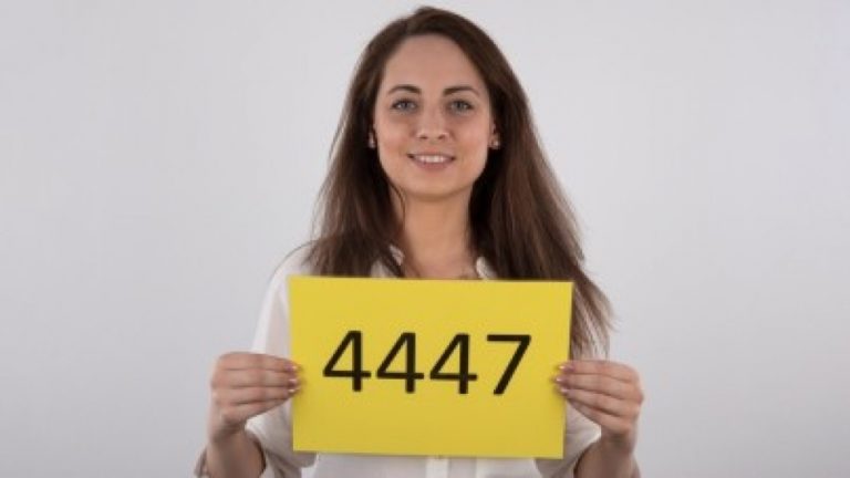 Çek Öğretmen Porno Film İçin Kaydolmaya Geliyor