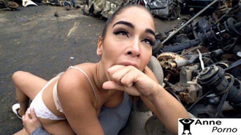 Evi Beklemeyip Hurdacıda Sikişiyorlar