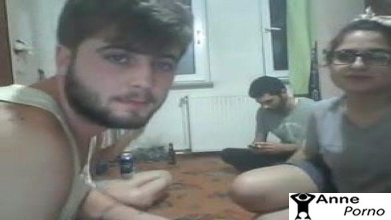Türk Üniversiteliler Önce Şişe Çeviriyor Sonra Sikişiyorlar
