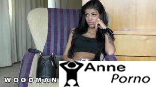 Esmer Kızın İlk Porno Deneyimi