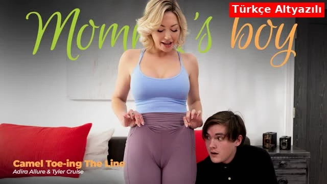 Daracık Tayt Giyip Etli Amcığı Belli Olan Üvey Annemi Görünce Çavuş Hazır Ola Geçti
