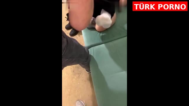 Liseli Türbanlı Aptal Kızı Tongaya Düşürüp Evde Sikerken Canlı Yayında Millete İzleten Yavşaklar