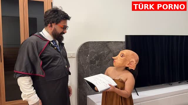 Lanet Kel Harry Potter Filmini İzleyip Etkisinden Çıkmayınca Elf Kılığındaki Cüce Kıza Çakıyor